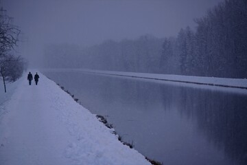 Winterspaziergang am Kanal
