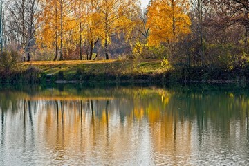 herbstliches spiegelbild