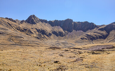 Fototapeta na wymiar Beautiful landscape of the original Inca Trail to the ruins of Huchuy Qosqo, Sacred Valley, Peru