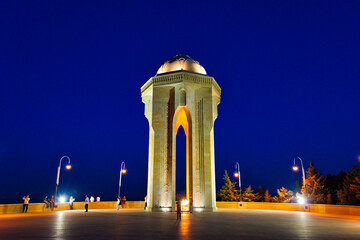 Fototapeta premium Night view of the Eternal Flame Memorial at Martyr's Lane, Baku, Azerbaijan