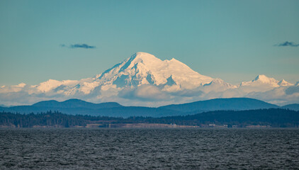 Fototapeta premium Mount Baker in Washington state as seen across the water from Victoria British Columbia, Canada on a clear winter day.