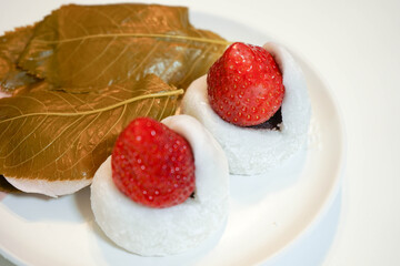 苺大福と桜餅　日本の春のスイーツ