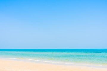 Fototapeta na wymiar Beautiful landscape of sea beach ocean and blue sky white cloud for leisure