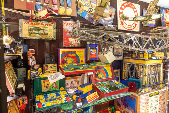 Brighton, England - December 10, 2019 : Old vintage Meccano Dinky Toy electrical experiments, dinky builder and chemical experiments Brighton Toy and Model Museum.