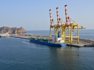 Naklejka premium Ladekräne im Hafen von Muskat im Oman - Loading cranes in the port of Muscat in Oman