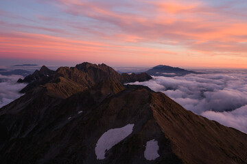 夕暮れの槍ヶ岳から奥穂高岳への稜線