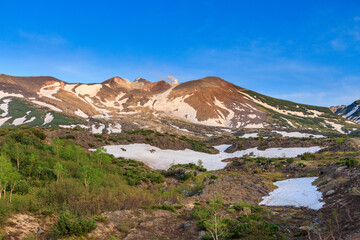美瑛町　望岳台からの残雪の十勝岳