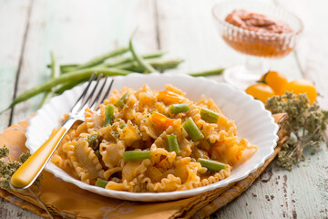 pasta with dried tomatoes pesto and green peas