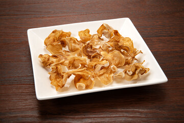 乾燥させた白いキクラゲ