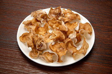 乾燥させた白いキクラゲ