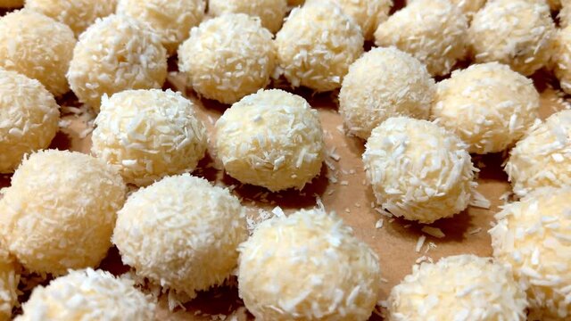 KOKOS Kugeln Weihnachtsgeb&auml;ck Pl&auml;tzchen