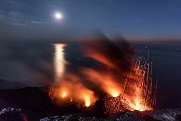 Terrazza craterica di Stromboli. Attività vulcanica.