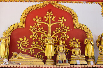 Fototapeta premium thailand travel religious temple background golden figure
