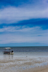 Obraz premium boat on water thailand travel landscape background blue sky