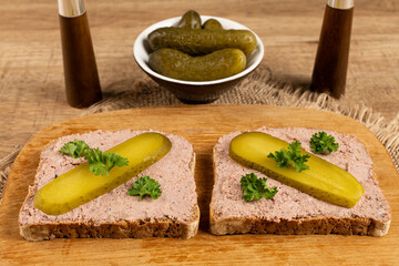 Fresh bread with liver sausage