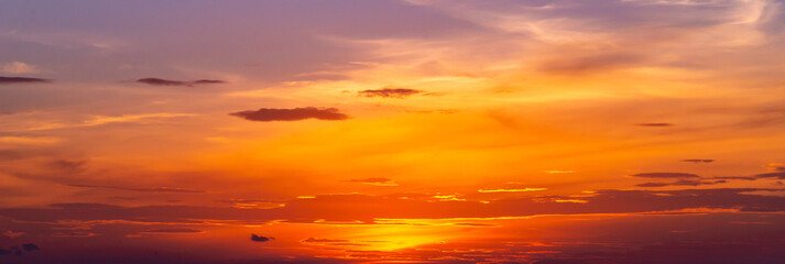 Obraz na płótnie Canvas Amazing sunset, Gorgeous Panorama twilight sky and cloud at morning background image.