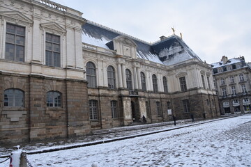 Fototapeta na wymiar parlement de bretagne, neige, rennes, 