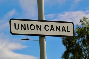 Obraz premium Street sign for the Union Canal in Edinburgh