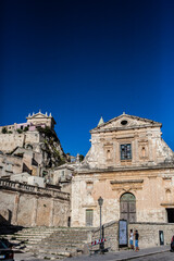 Fototapeta premium Scicli (Scìchili in siciliano) è un comune italiano di 26 960 abitanti[1] del libero consorzio comunale di Ragusa in Sicilia. Viene usata come location per Il commissario Montalbano
