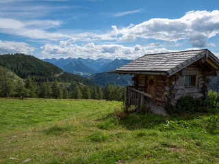 Alpen Panorama mit Blockhaus