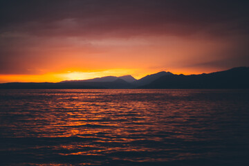 Fototapeta na wymiar Lake Garda at dusk