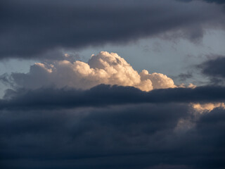 dramatische Wolkenbildung - heranziehendes Unwetter