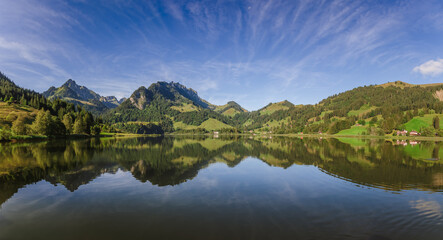 Fototapeta na wymiar Schwarzsee, Lac noir, canton de Fribourg, Suisse 