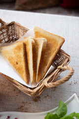 Crispy toast