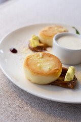 
Cheesecakes with cream