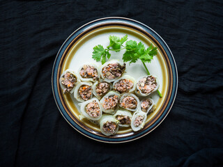 Pork Lettuce Wraps, a popular health menu in Thailand, is served with spicy and sour salt. As a weight-loss food And very useful Can be eaten in Thai health food stores.