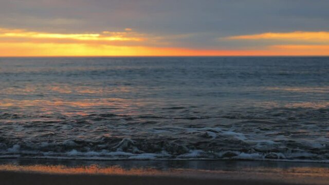 海と夕日　砂浜　スロー　2月　冬の日本海