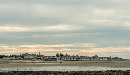 Vue panoramique de la c&ocirc;te normande &agrave; Langrune-sur-Mer, Calvados, France
