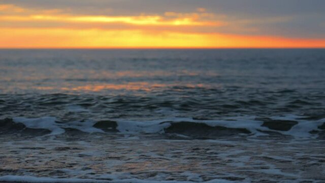 海と夕日　砂浜　2月　日本海　日没