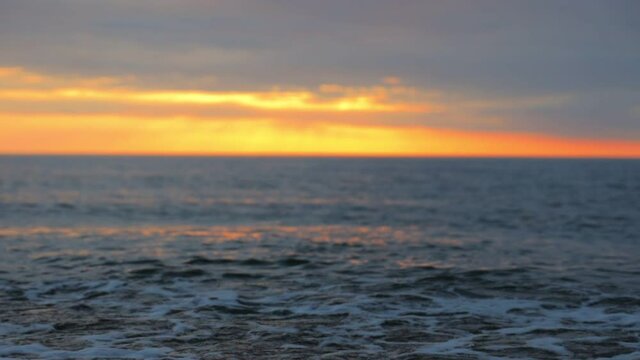 海と夕日　砂浜　2月　日本海　日没