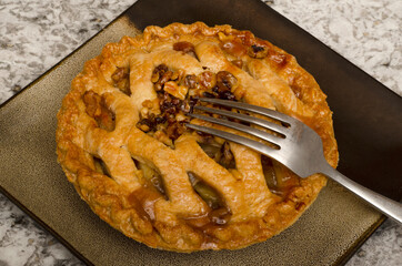 baked apple walnut pie