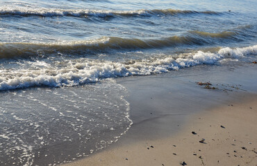 Hohe Wellen am Ostseestrand