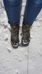 the shoes of a woman standing in the snow on the trail from the Ritterplatte (knight plate) down to the Altes Schloss (old castle) Hohenbaden, at the Battert, a panorama path in Baden-Baden