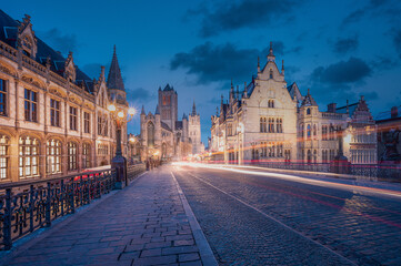 La belle ville de Gand à l'heure bleue