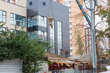 Obraz premium Construction of a large business building. Construction site with workers in special clothing