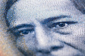 Acercamiento a billete mexicano de 500 pesos.
Los ojos de Benito Juarez.
Close-up of a 500 peso...