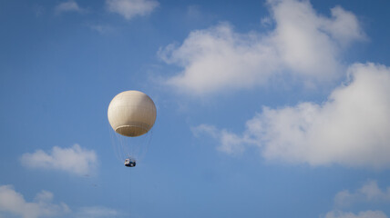 Fototapeta na wymiar hot air balloon in the blue sky among the clouds