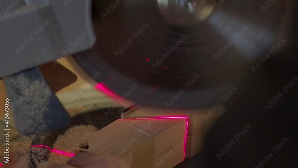 Aufkleber a laser-driven wood cutting machine, creating two parts from a single piece with a regular angled mo