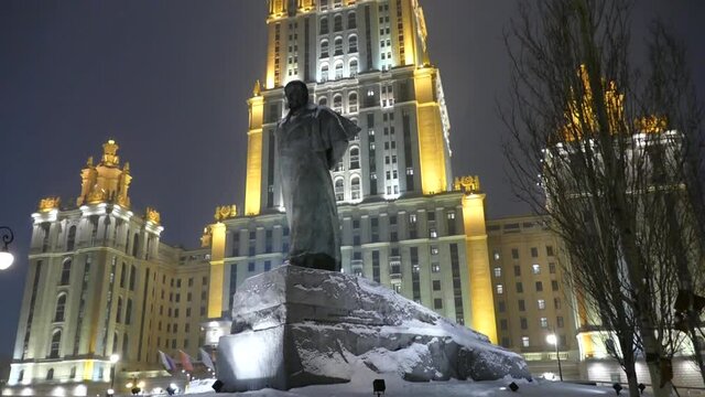 Hotel and monument to T. Shevchenko in Moscow in the evening
