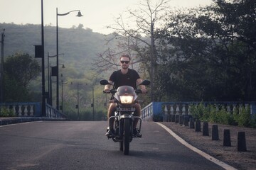 Obraz premium person riding a bike