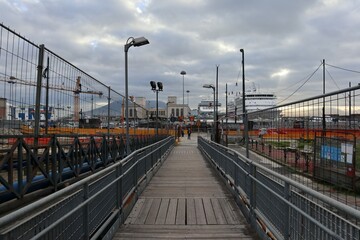 Fototapeta premium Napoli - Passerella nel cantiere di Piazza Municipio