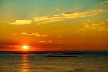 Obraz premium Seascape at midnight sun on Andoya, Norway