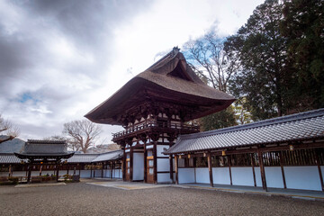 滋賀県近江八幡市にある沙沙貴神社の楼門と境内風景