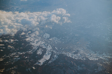 Fototapeta na wymiar 飛行機の窓から見る仙台市上空