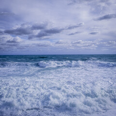 The sea recalls an ancestral memory of our being. Admiring its beauty and power is always something fascinating.