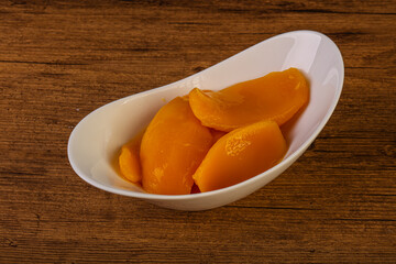 Sweet mango slices in syrop